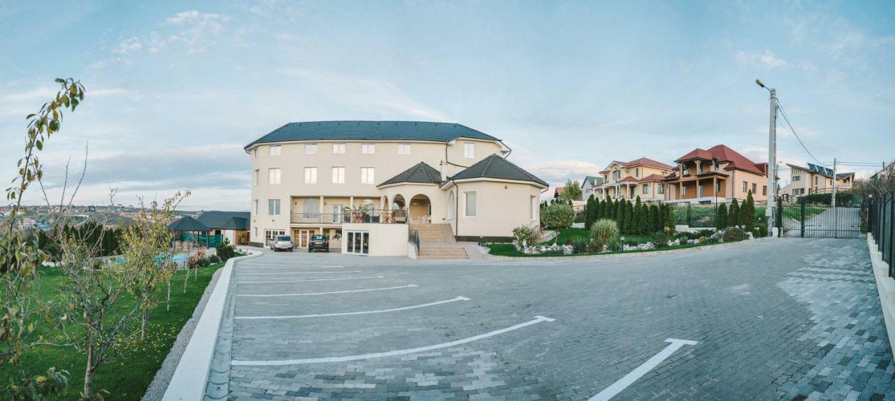 Aparthotel Panoramis Residence Oradea Exterior photo